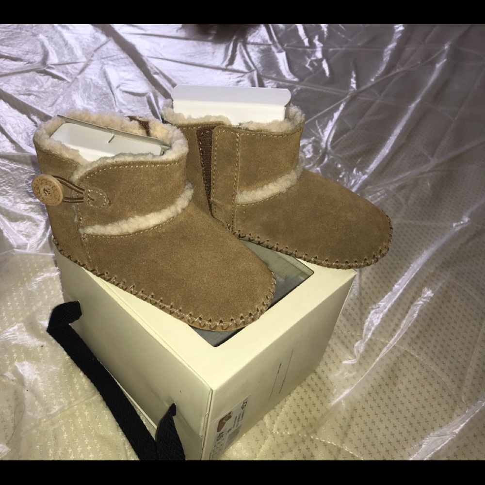Ugg Boots Toddler size M (12-18m)